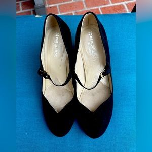 Naturalizer Black MaryJanes in size 8